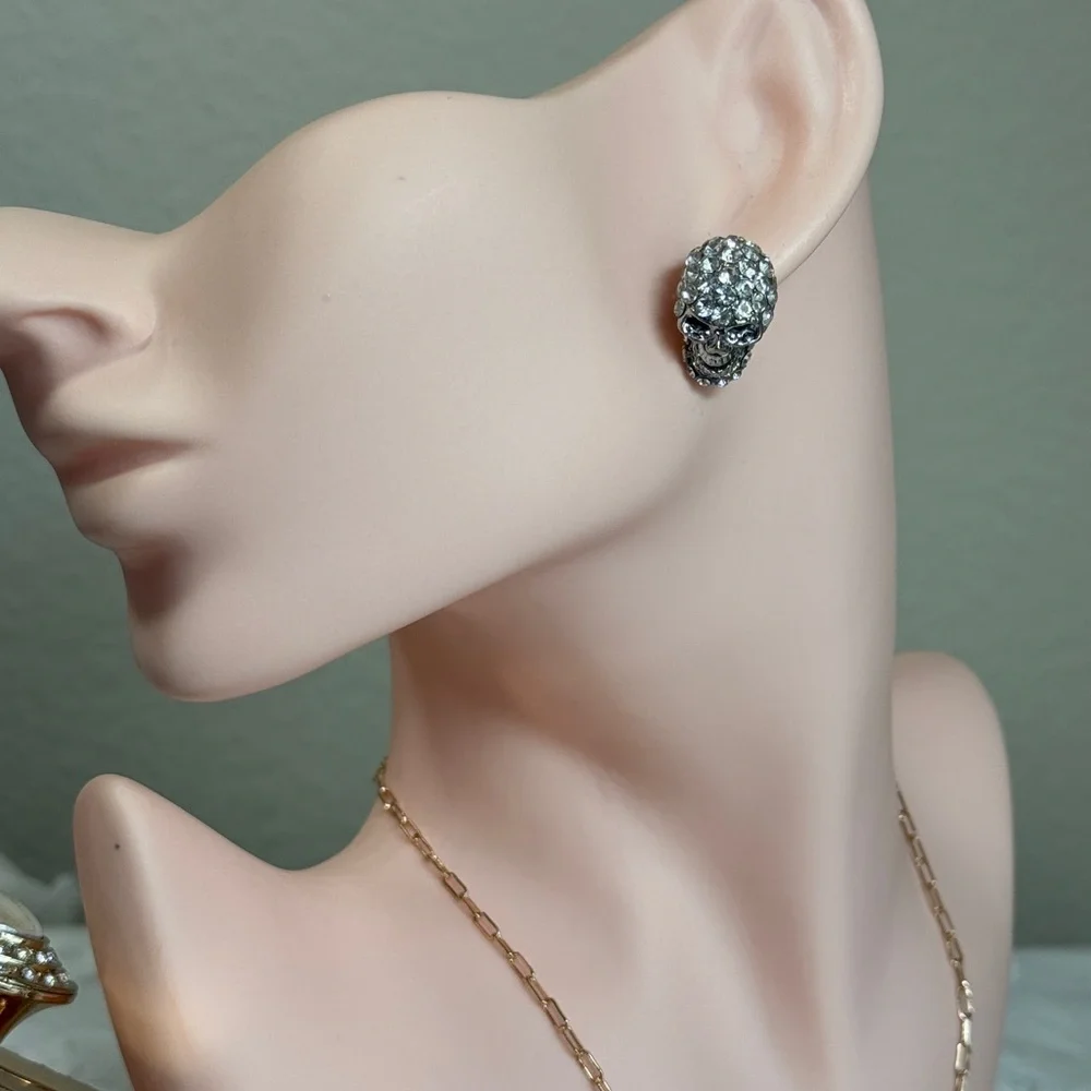 ⚜️❤️‍🔥 Silver Skull Stud Earrings With Crystals